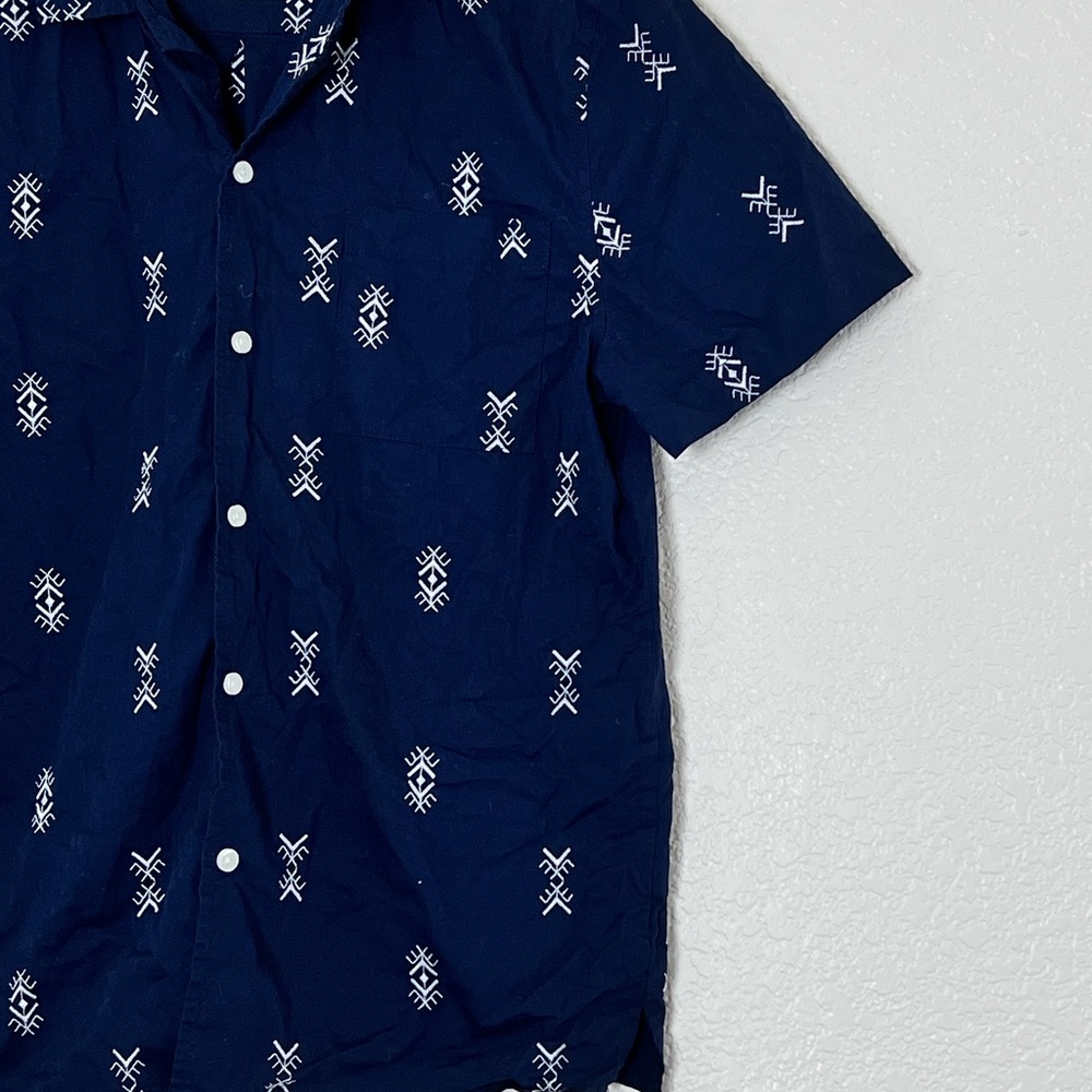 Goodfellow | Like New Patterned Short Sleeve Butt… - image 2